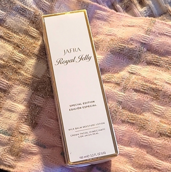 New in box JAFRA Limited Edition Royal Jelly Milk Balm Moisture Lotion - Picture 3 of 5